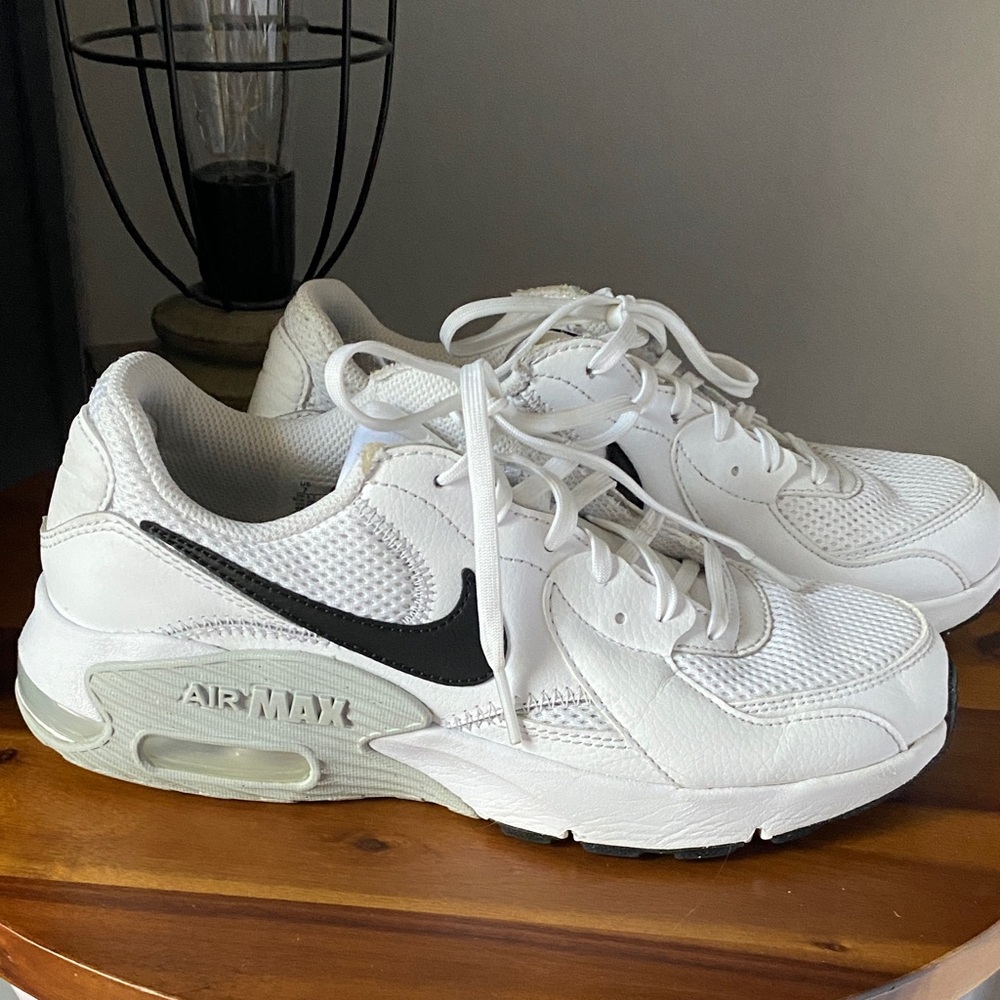 Nike Air Max women’s White and Black Athletic Shoes